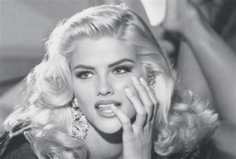 Guess Jeans Honors Anna Nicole with Capsule! .